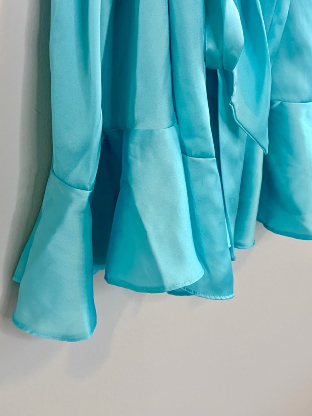 Victoria's Secret Turquoise Satin Kimono Robe with Tie M/L Ruffle Sleeve Hem - Picture 5 of 7